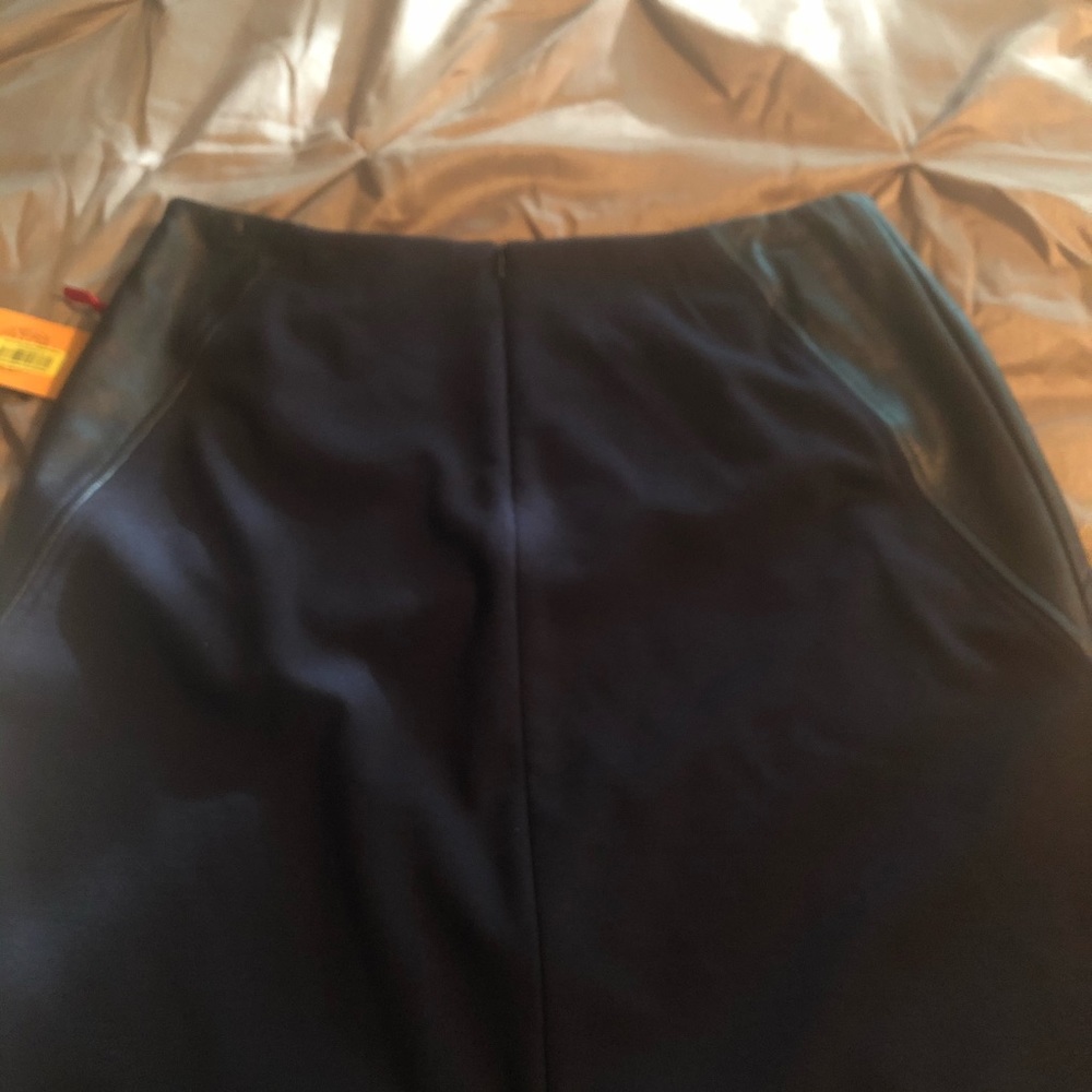Skirt - Picture 4 of 4